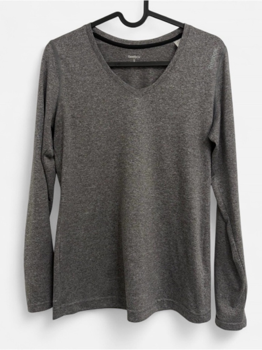Reebok Women's Long Sleeve V-Neck athletic Top